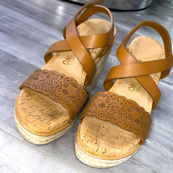 Sandals - Picture 2 of 3